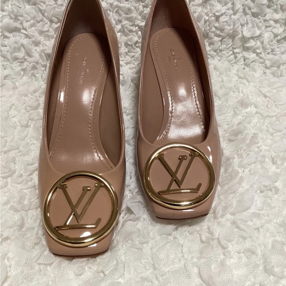 The Fabulous LV Madeleine pumps from Louis Vuitton.  Pure class.  😍😍😍 - Picture 4 of 12